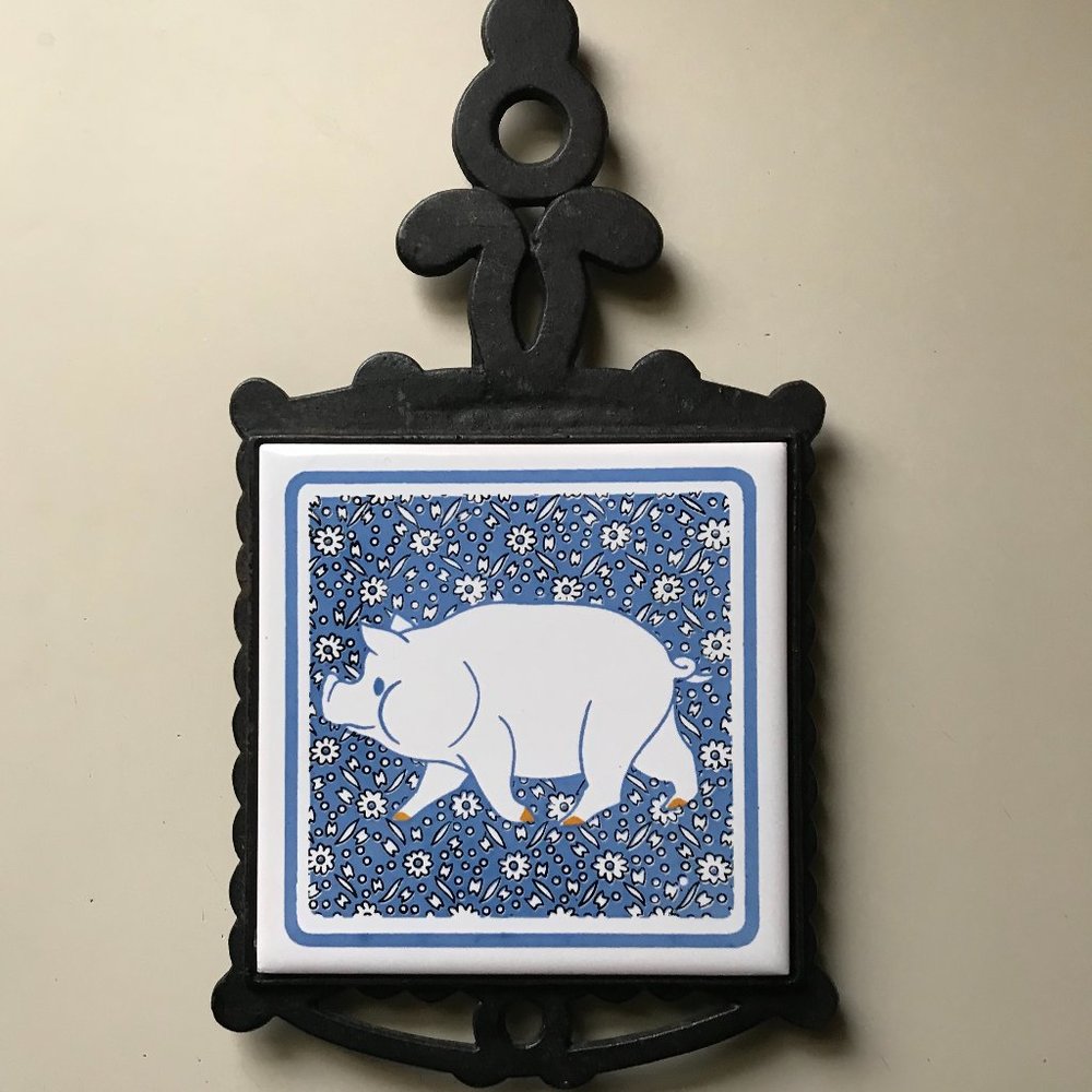 🐖 Vintage Pig Trivet — Ceramic Tile & Cast Iron